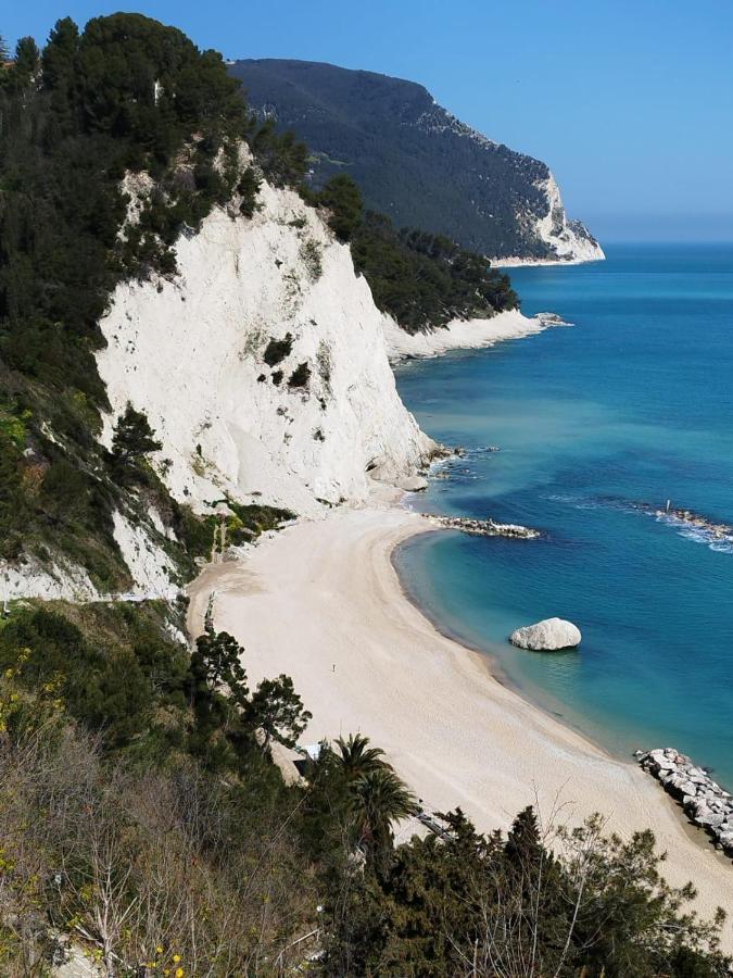 La Buganvilla Sirolo Bagian luar foto